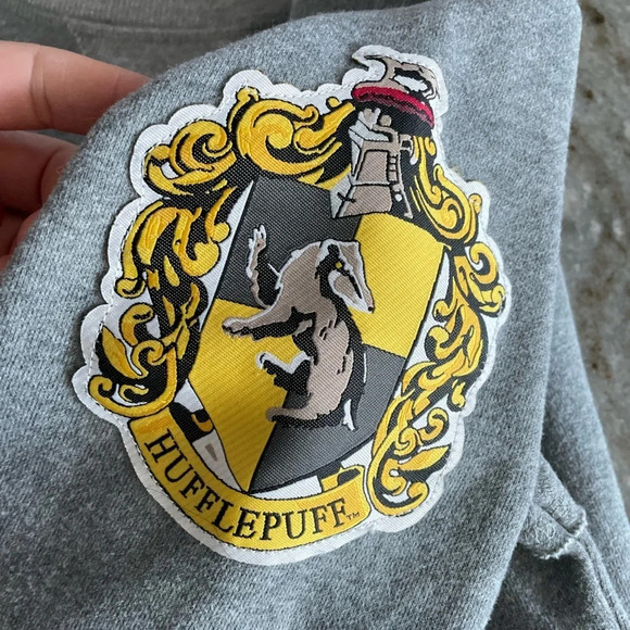 Harry Potter Universal Studios HUFFLEPUFF Sweatshirt Small - Picture 2 of 8